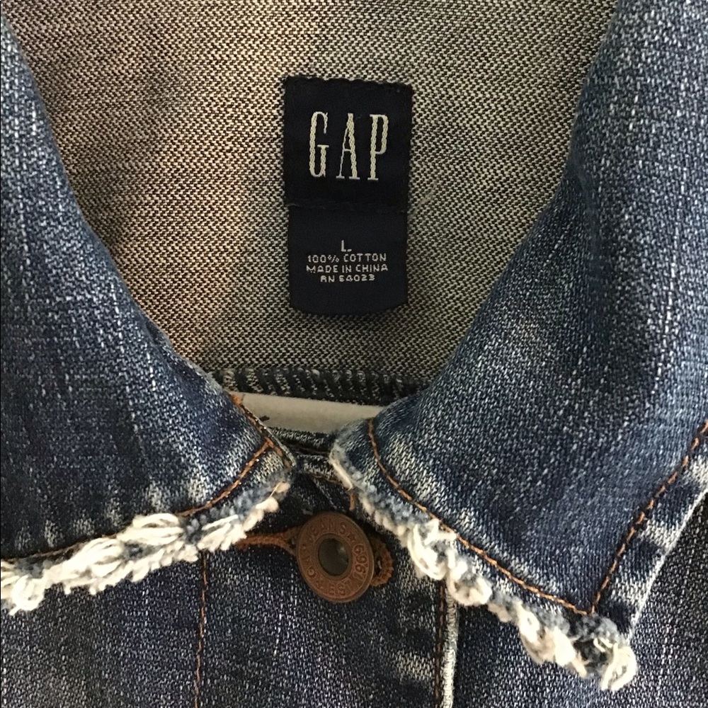GAP Crop Jean Jacket Distressed 100% Cotton - Picture 4 of 5